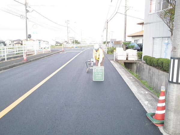 舗装路面の平たん性試験